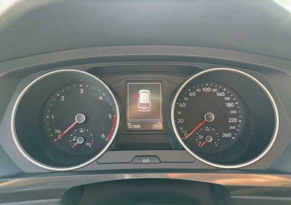 Volkswagen Tiguan cena 85900 przebieg: 121345, rok produkcji 2018 z Zaklików małe 232